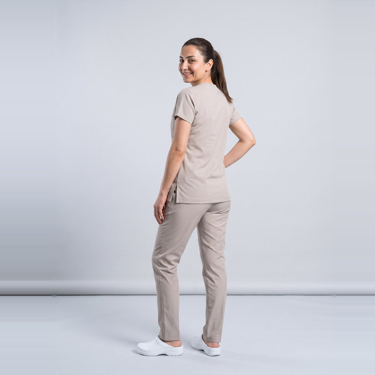 Bej Sağlık Teknisyen/Tekniker ve Tıbbi Sekreter Forması Likralı Scrubs Takım (Moth) - 9