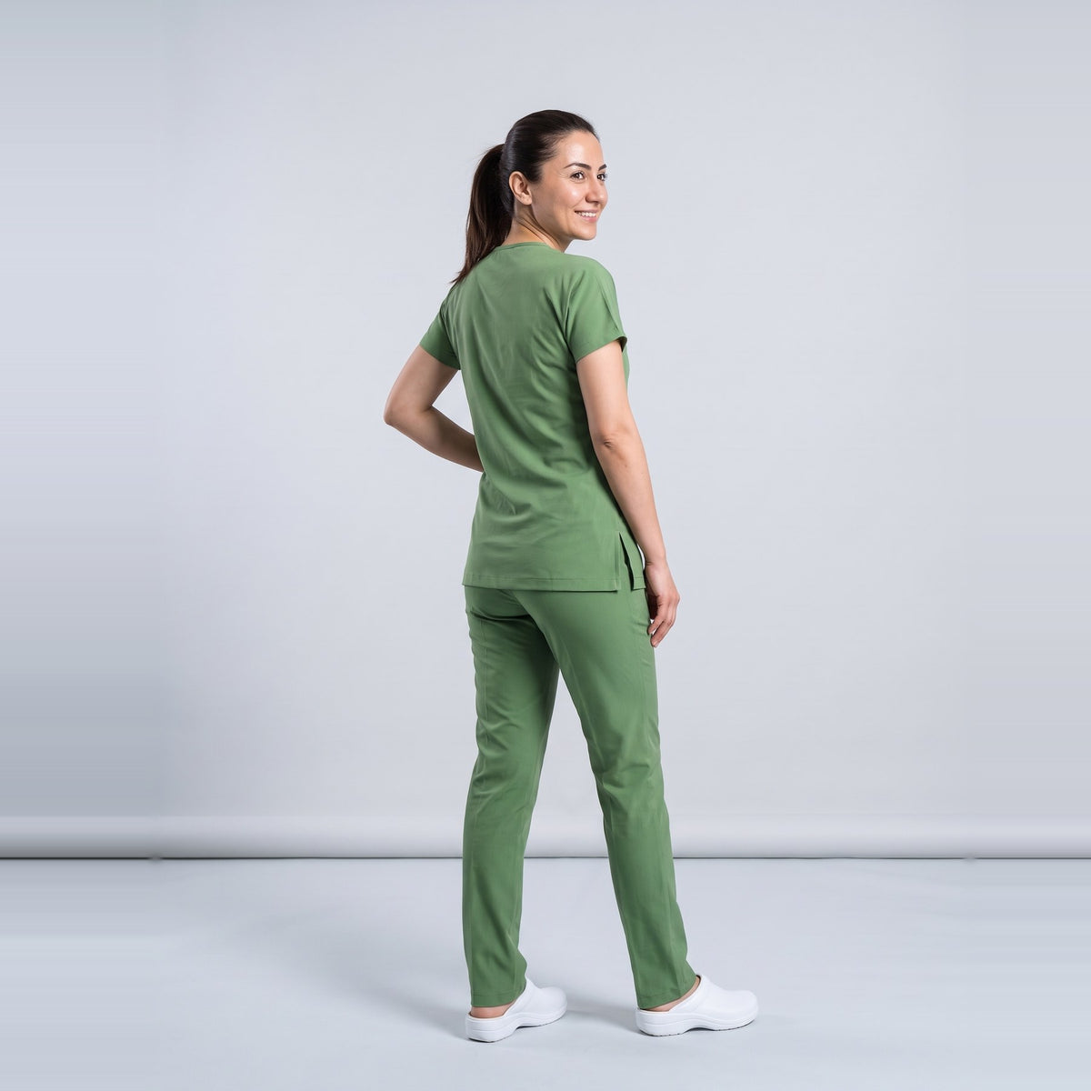 Çimen Yeşili Eczacı Forması Likralı Scrubs Takım (Grasshopper) - 9